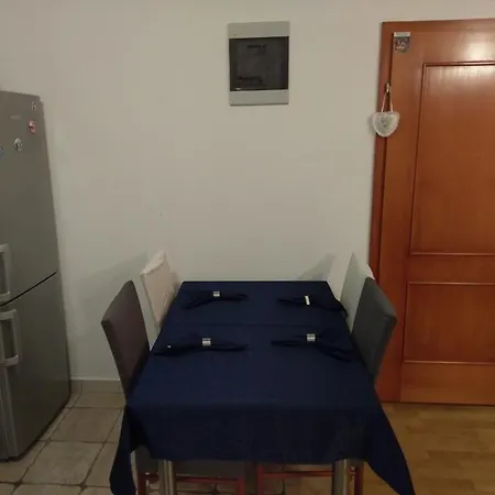 Zima Apartment *